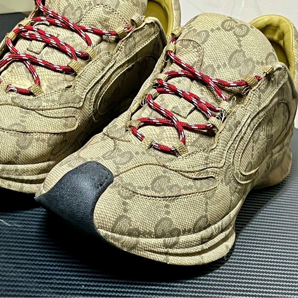Gucci Run Sz 12.5  Beige Monogram Sneakers with Red Accents - Picture 6 of 11